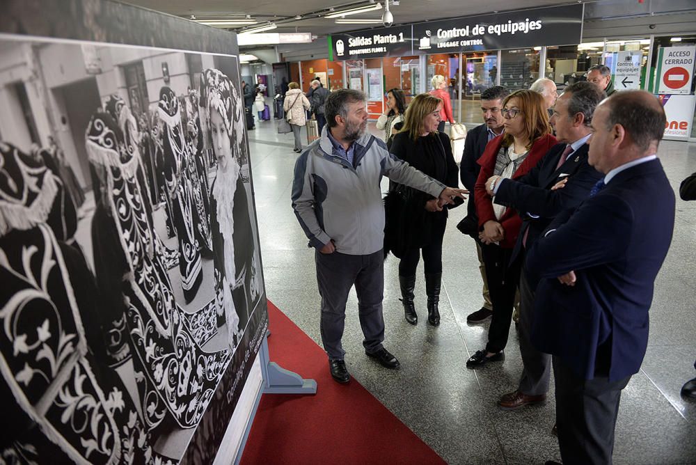 La estación de tren madrileña albergará, hasta el 16 de abril, una muestra fotográfica con grandes instantáneas representativas de la semana grande de la ciudad del Torcal.