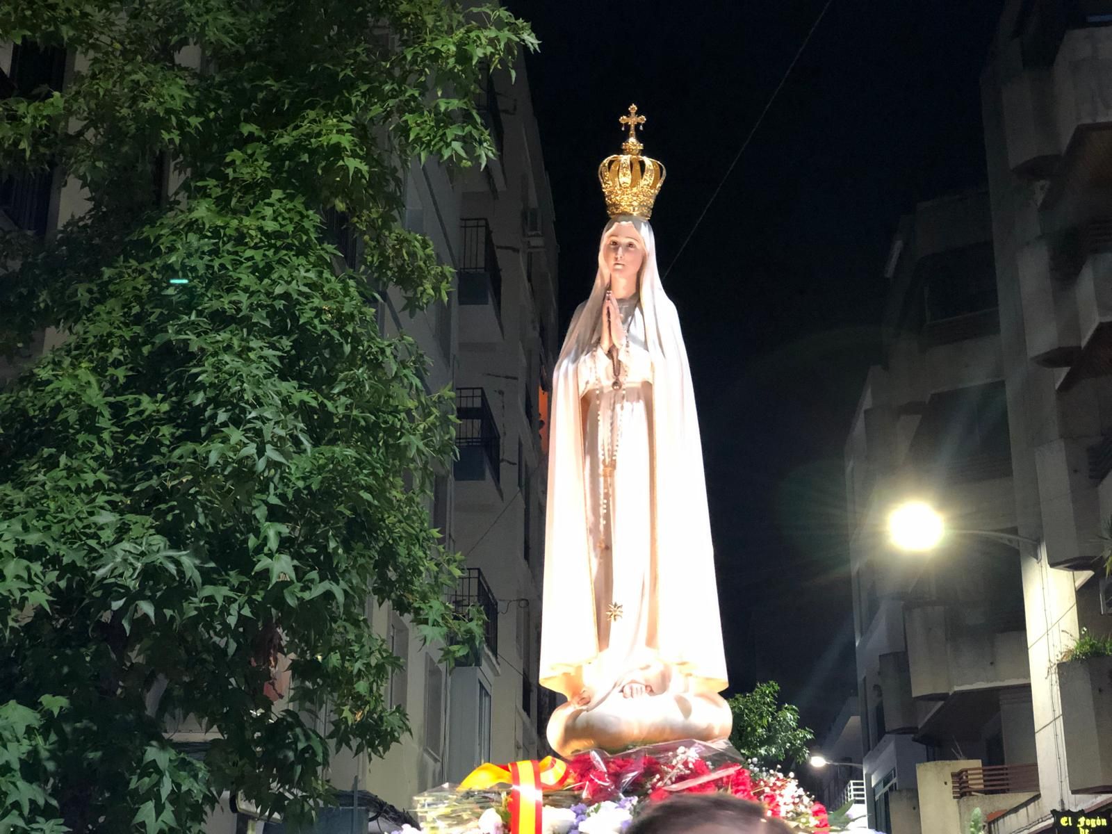 Fotogalería | Así fue la procesión de la Virgen de Fátima por Cáceres