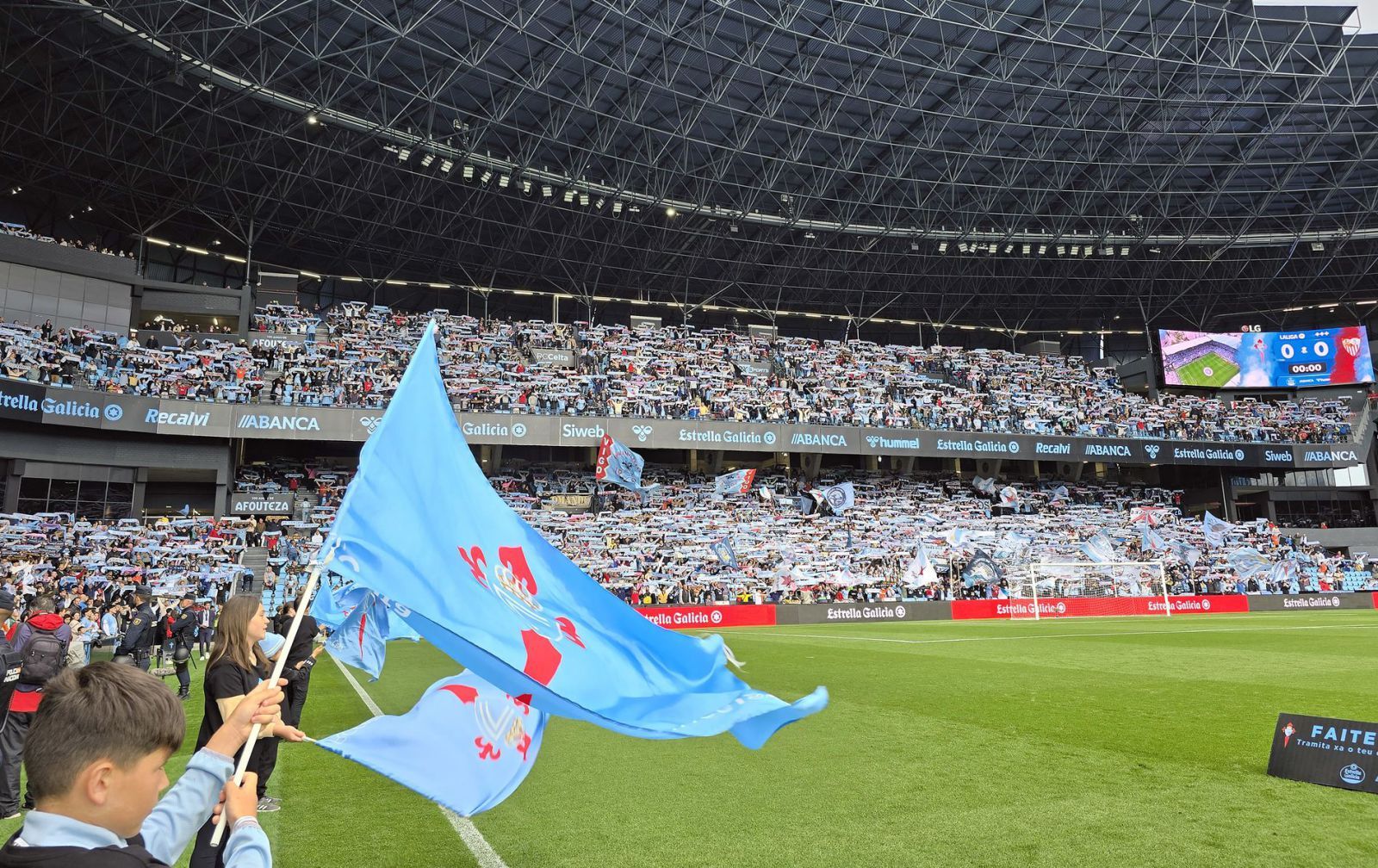 Balaídos, al iniciarse el partido ante el Sevilla, el penúltimo de la Liga en Vigo