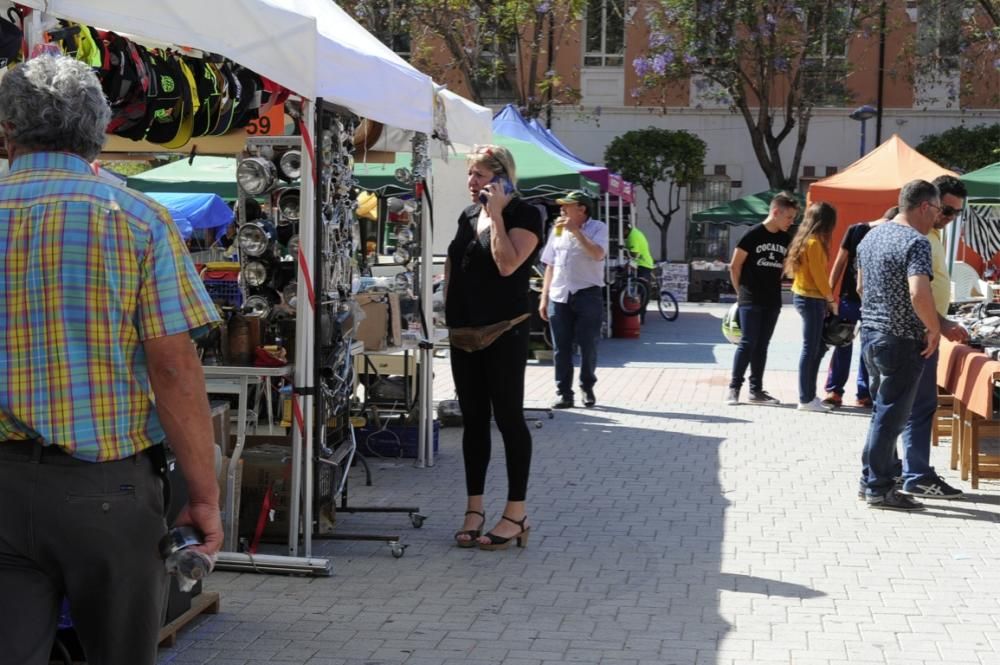 Lo coches antiguos conquistan  el Cuartel de Artillería