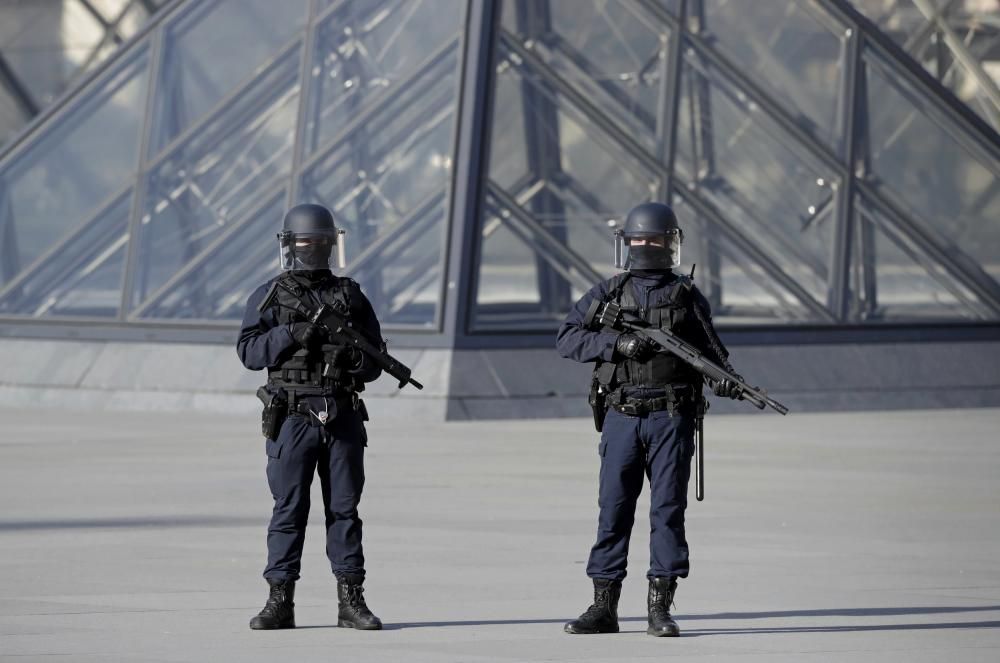 El Louvre, sitiado tras un intento de ataque terrorista