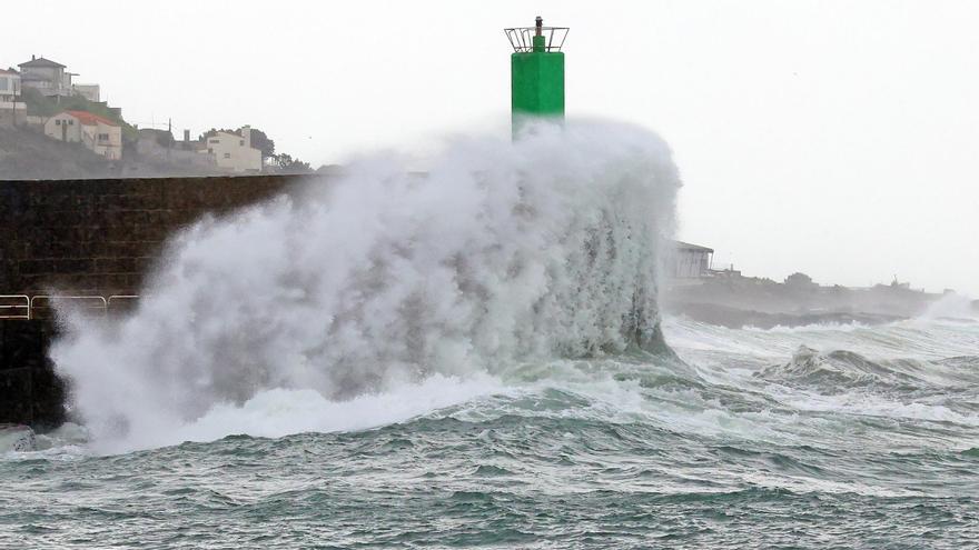 La borrasca Louis sacudirá Galicia:  riesgo extremo por viento y olas de más de 8 metros