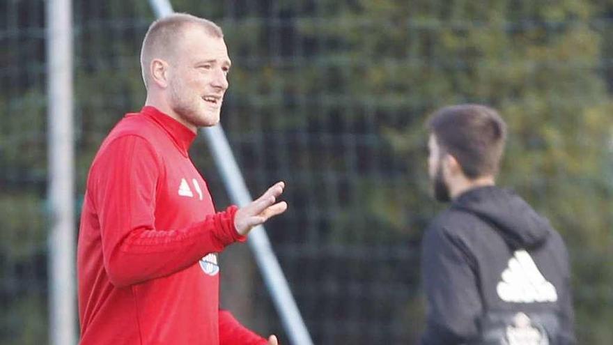 John Guidetti, durante un entrenamiento en A Madroa. // Ricardo Grobas