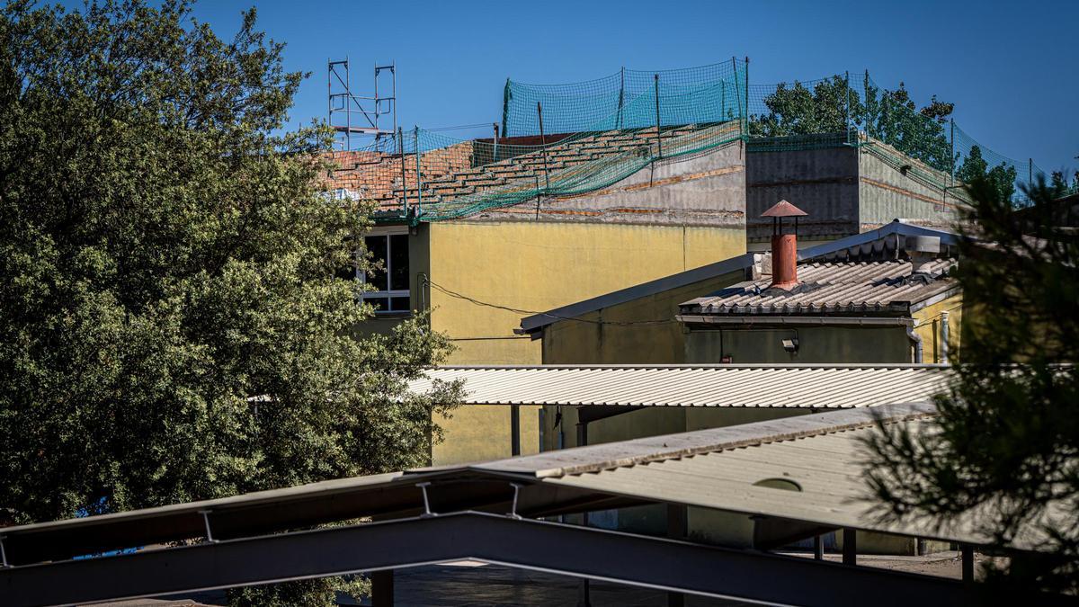 Obras en la escuela de la Roureda ubicada en Sabadell para retirar el amianto