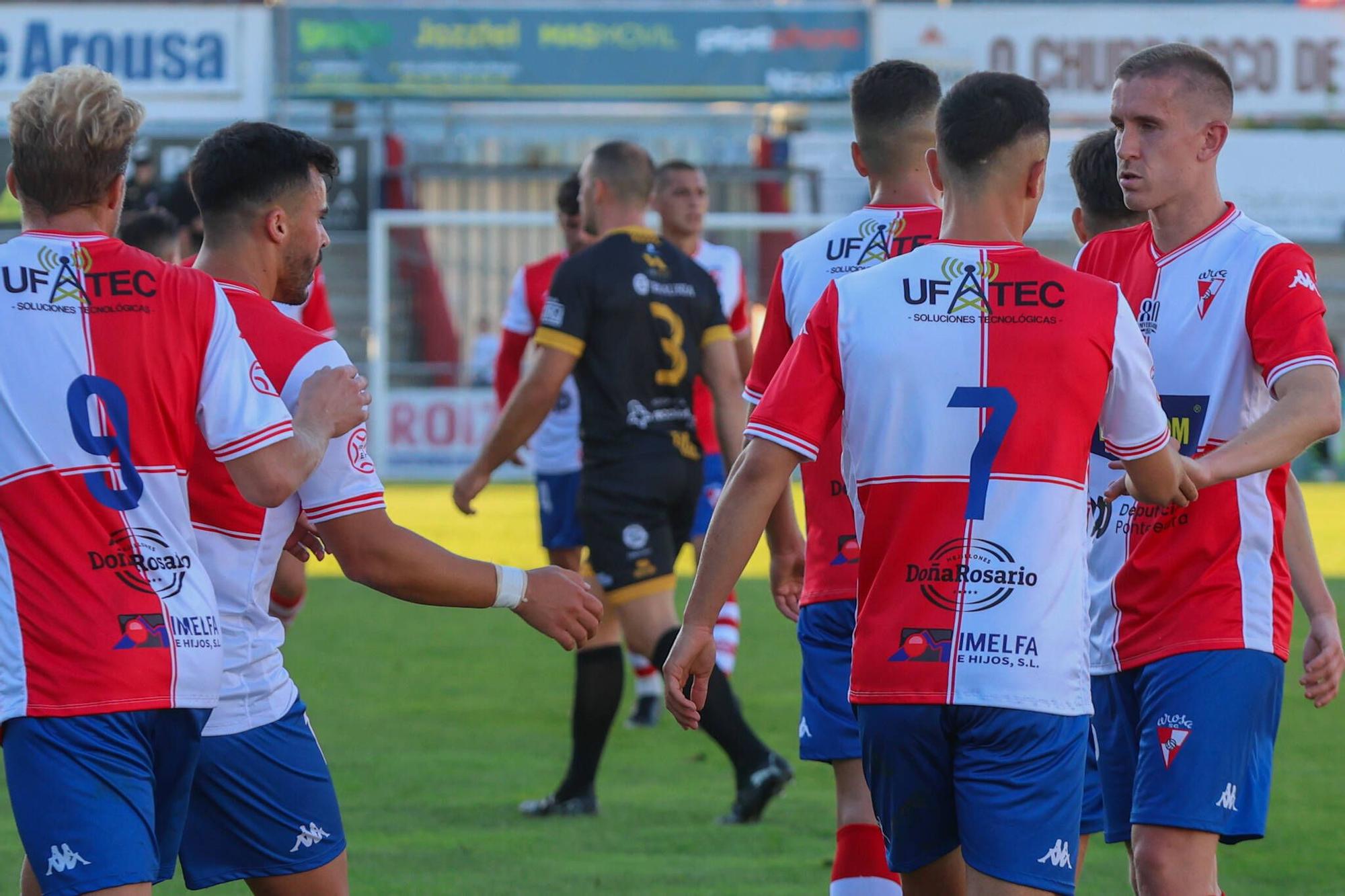 Las imágenes de la contundente victoria del Arosa al Barbadás (3-0)