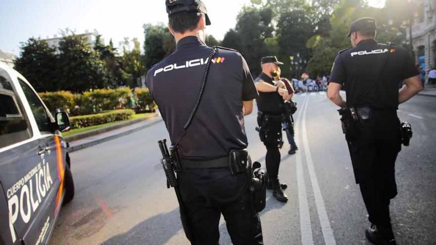 Un Policía Nacional, en Oviedo