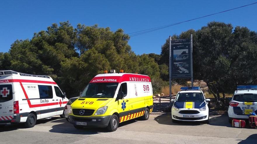 Policías locales y un negociador de la Guardia Civil salvan a una mujer en el Cap de la Nau de Xàbia