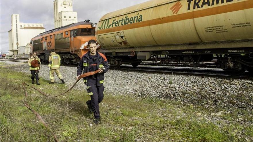 Una avería en una válvula provoca una fuga de amoniaco en la estación de tren de Badajoz