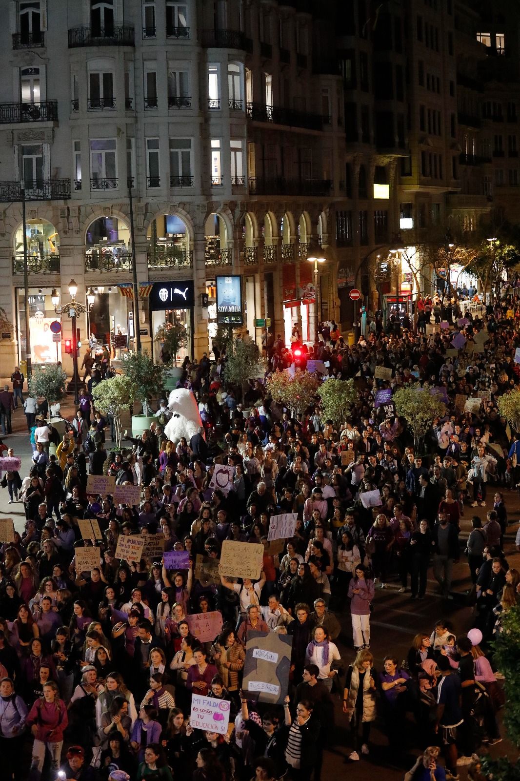 La manifestación de la Coordinadora Feminista de València para celebrar el 8 M