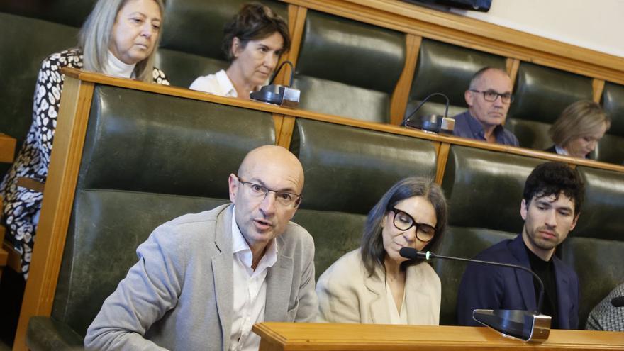 Pleno histórico en Santiago: el PSOE se queda con dos concejales