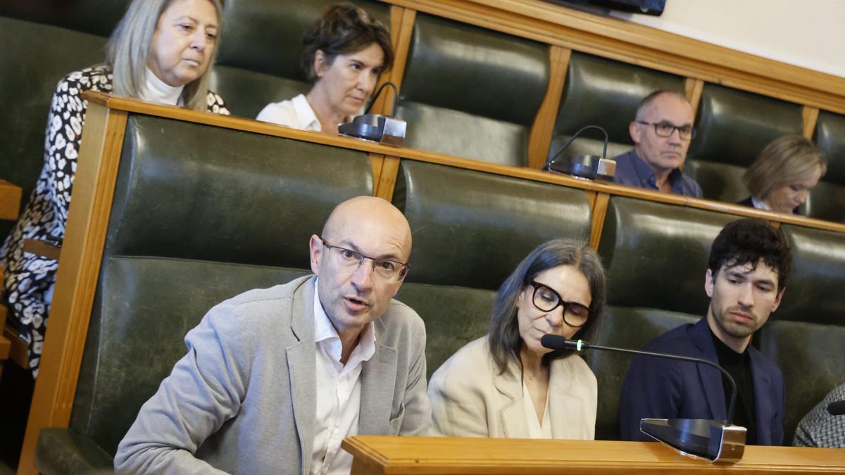 El malestar de Muíños: "Son vostedes máis de partido que de Santiago; nós somos máis de Santiago que de partido"