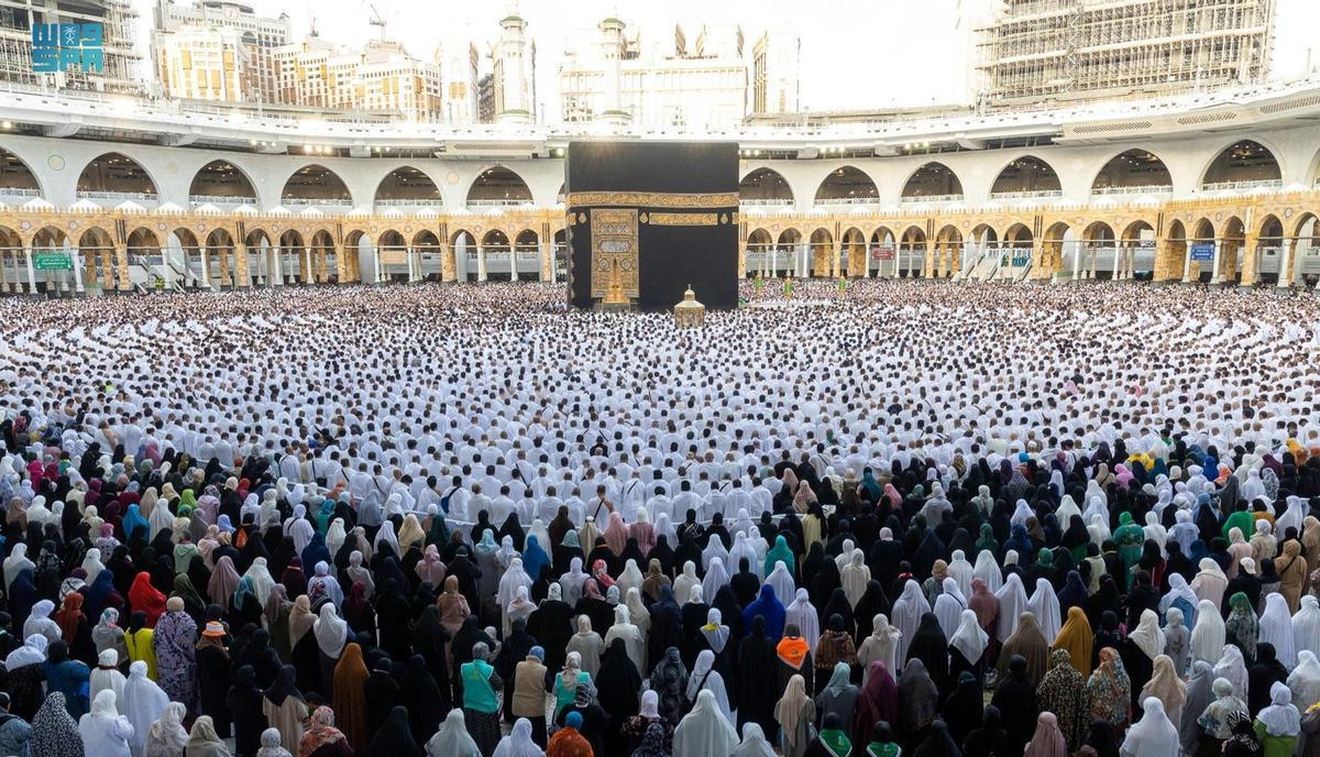 Los musulmanes celebran el fin del Ramadán. Eid al-Fitr en la Gran Mezquita, en la Meca, Arabia Saudí.