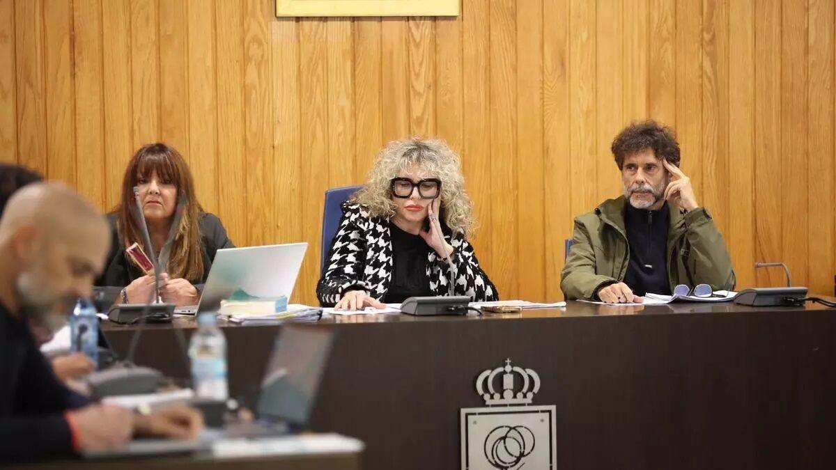 La alcaldesa de Cambre, Diana Piñeiro, durante una sesión plenaria