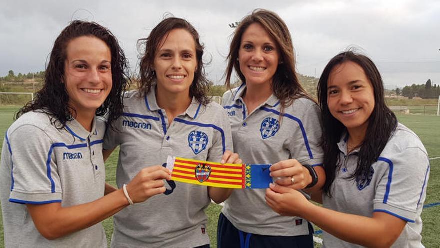 Las capitanas del Levante UD Femenino.