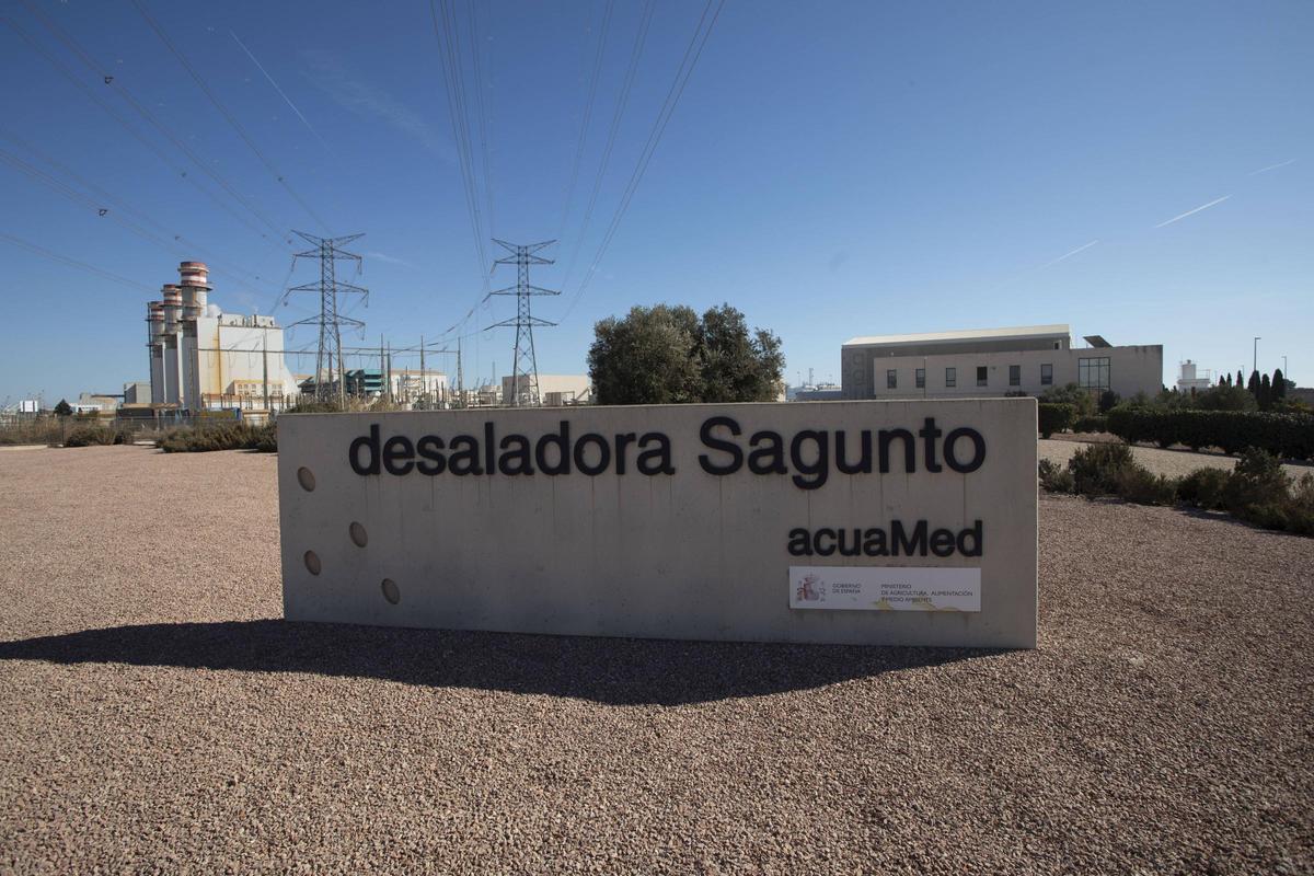 Vista exterior de la desaladora de Sagunt.