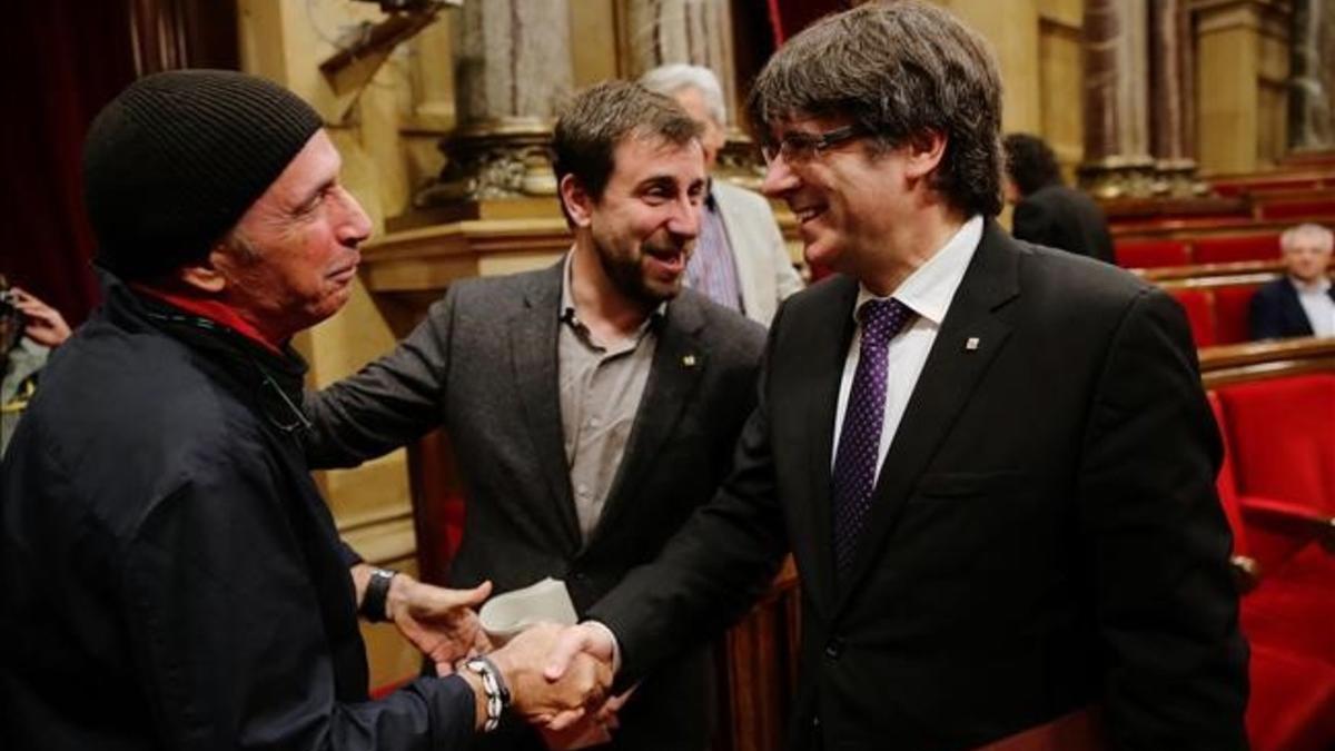 Carles Puigdemont y Lluís Llach