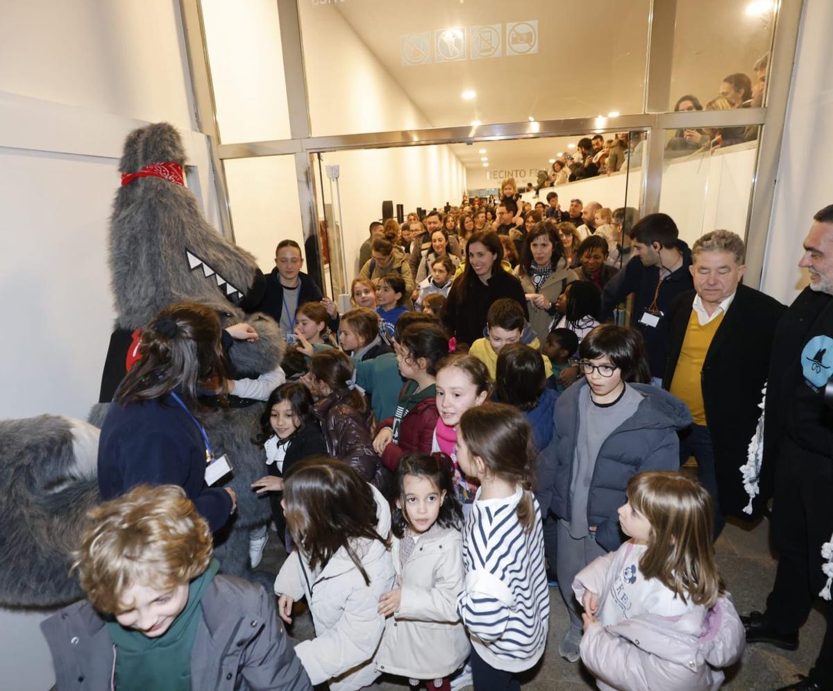 Orbil da a benvida aos primeiros rapaces que visitan o salón 2026.