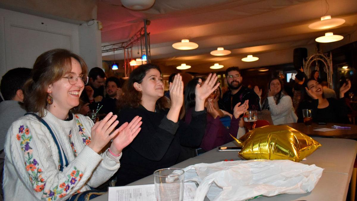 Un momento de la celebración en el karaoke.