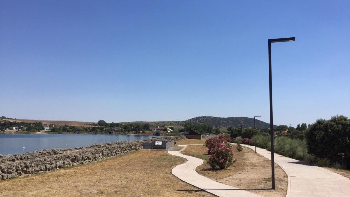 El embalse de Proserpina ya cuenta con iluminación en todo el perímetro