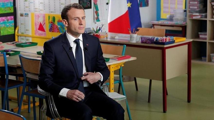 Francia arranca el curso prohibiendo el uso de los móviles en todos los colegios