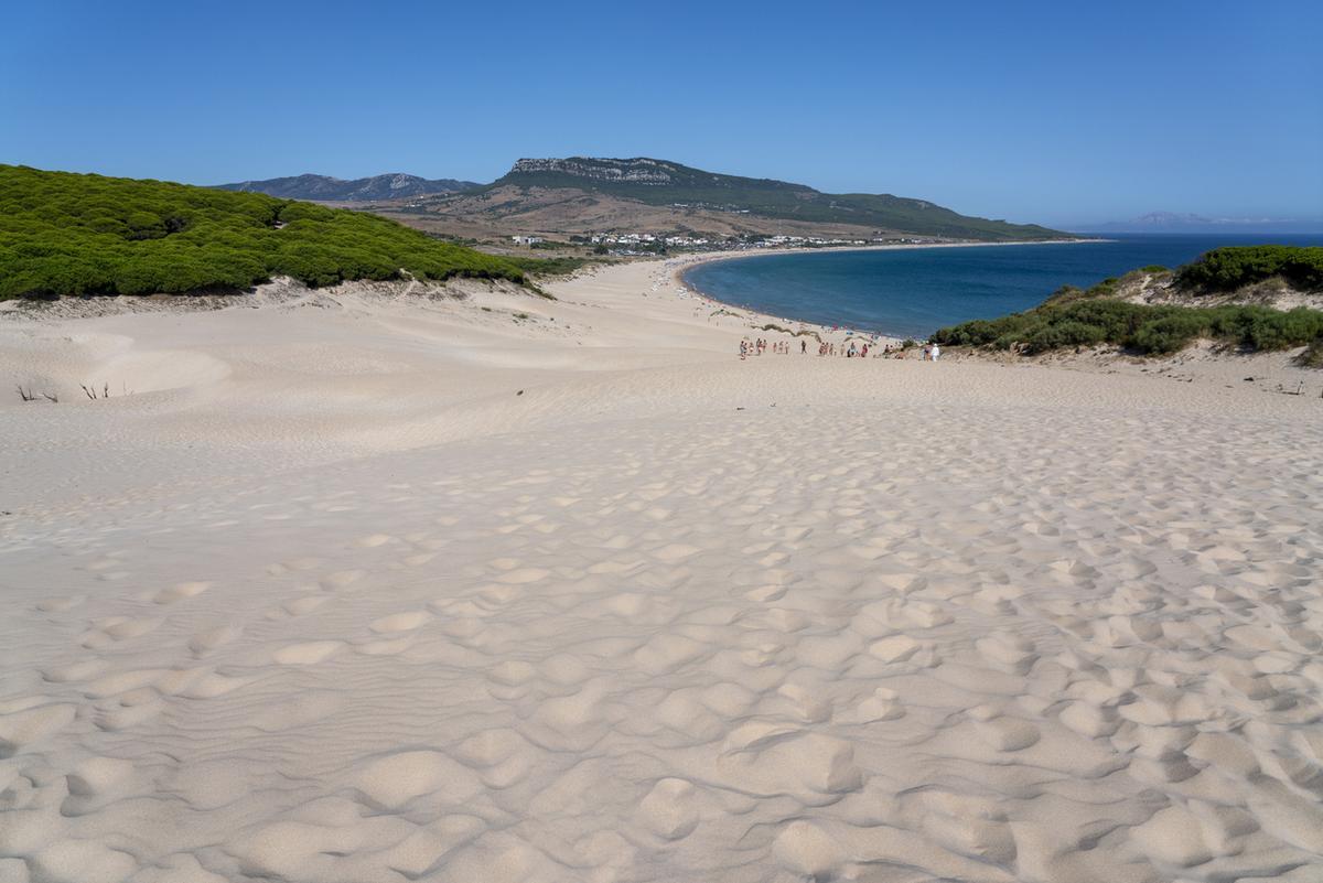 La impresionante duna de la playa de Bolonia