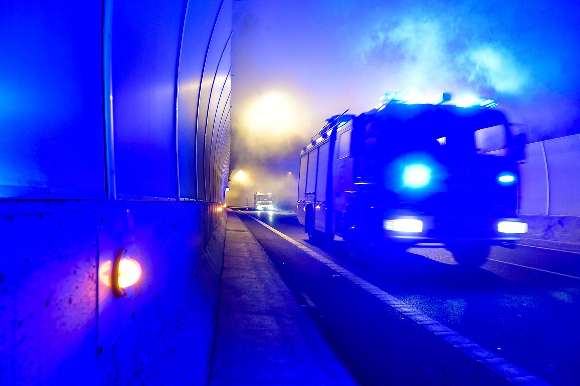 Simulacro de incendio de un vehículo en el interior del túnel de Mogán