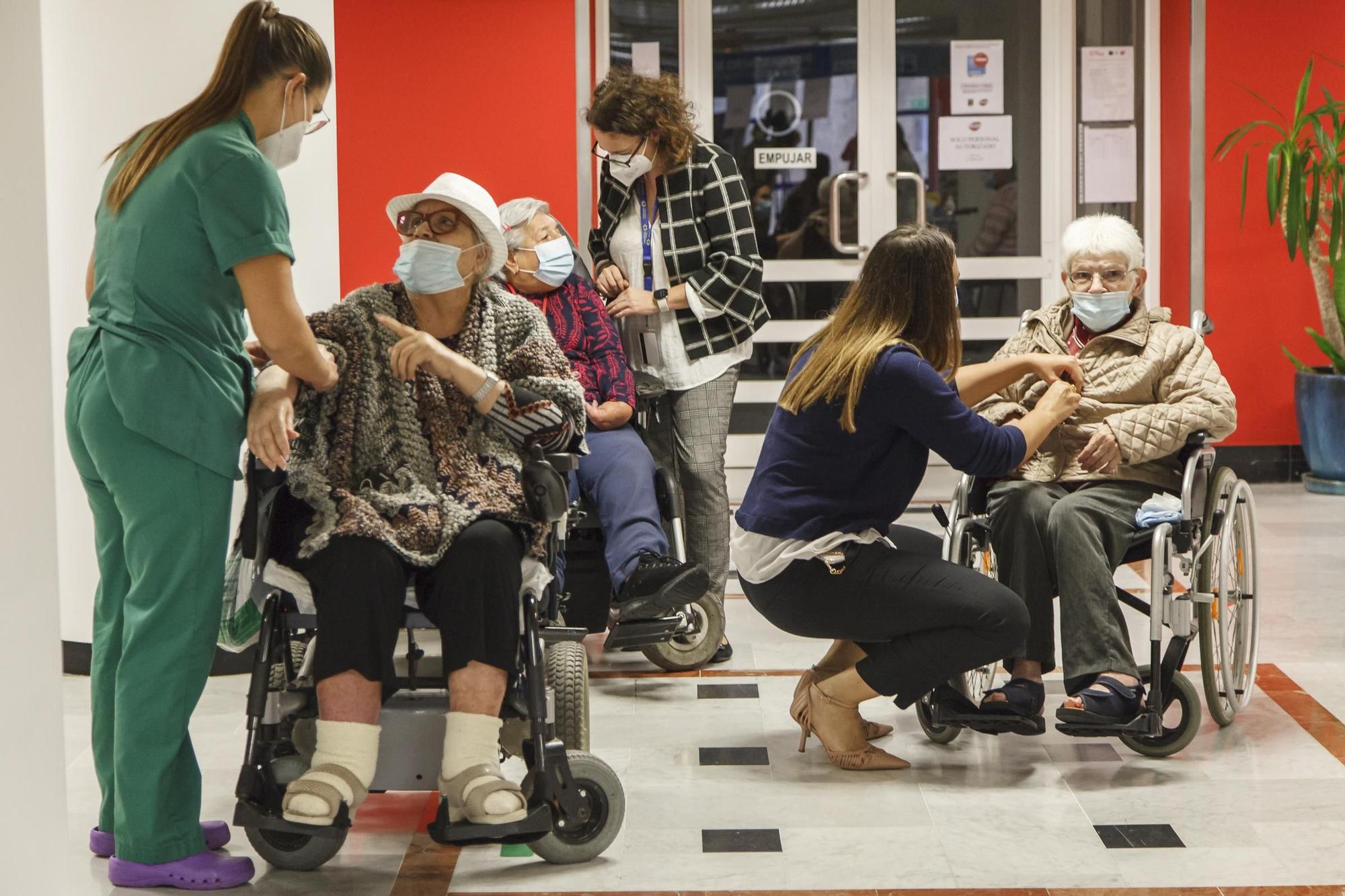 Administran la segunda dosis de la vacuna en Gran Canaria