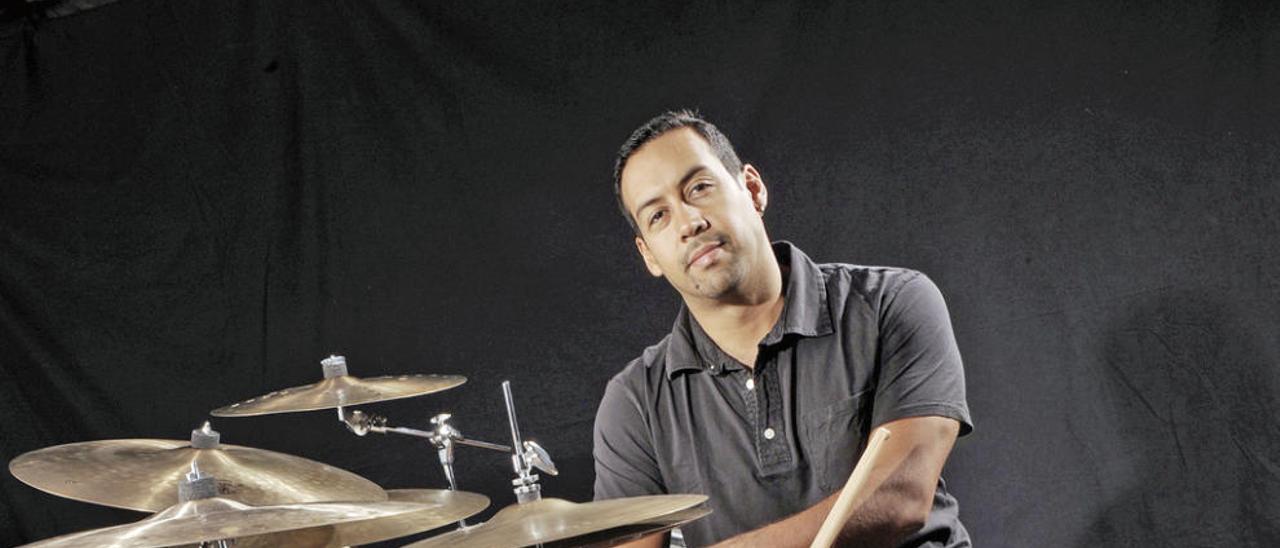 El baterista mexicano de jazz Antonio Sánchez.