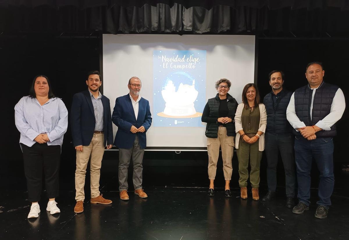 El alcalde y ediles de su equipo de gobierno durante la presentación