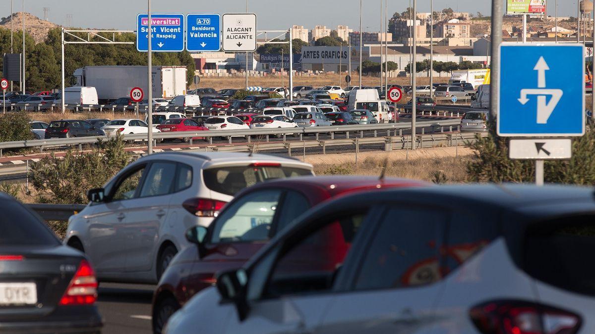 Los controles policiales provocan atascos kilométricos en la provincia de Alicante