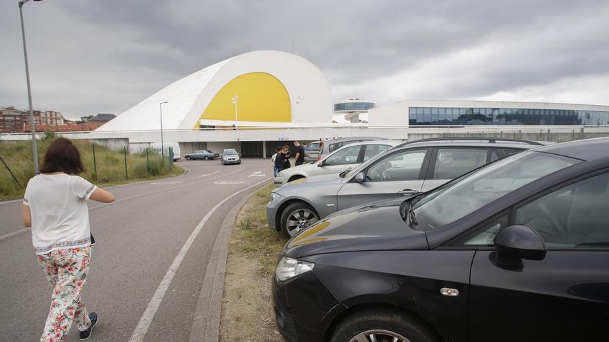 El bipartito juzga &quot;excelente&quot; la compra del parking del Niemeyer