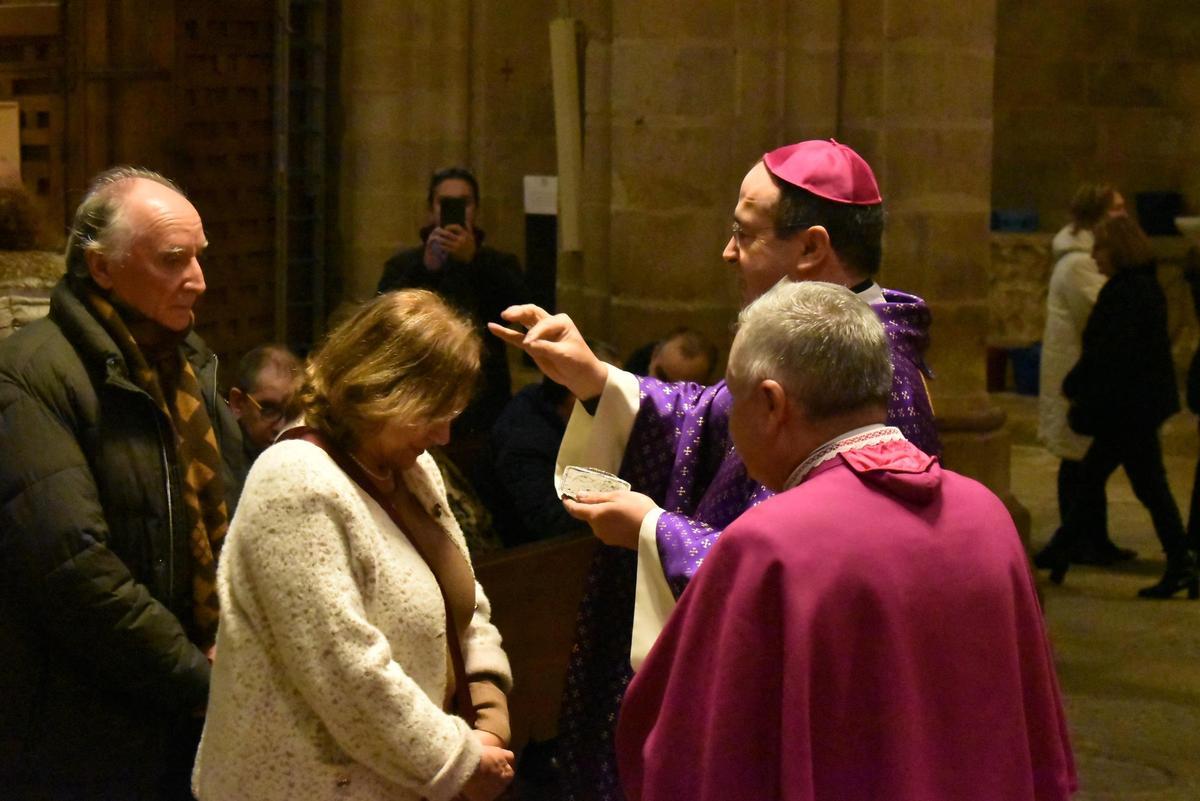 Galería | Cáceres celebra el Miércoles de Ceniza en la Concatedral de Santa María.