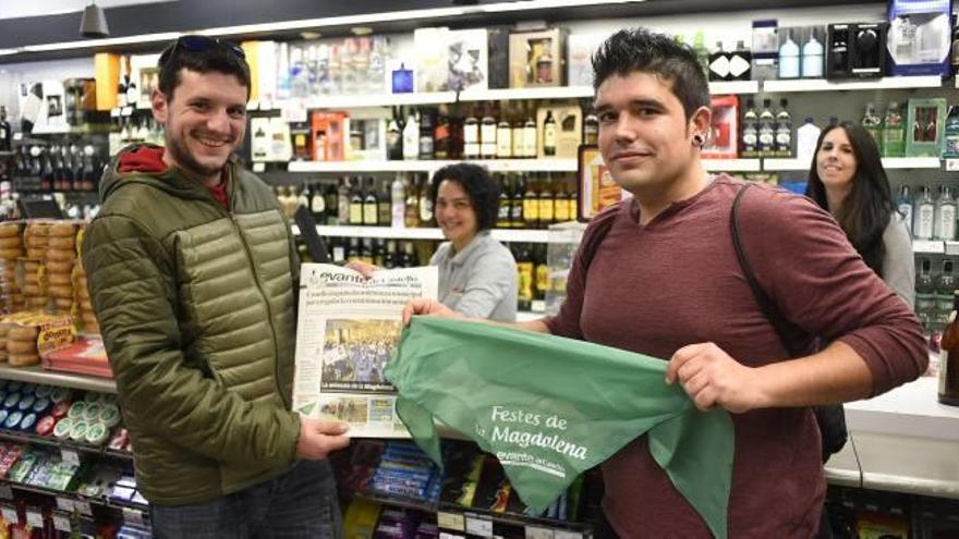 Levante de Castelló entrega el pañuelo magdalenero para las fiestas