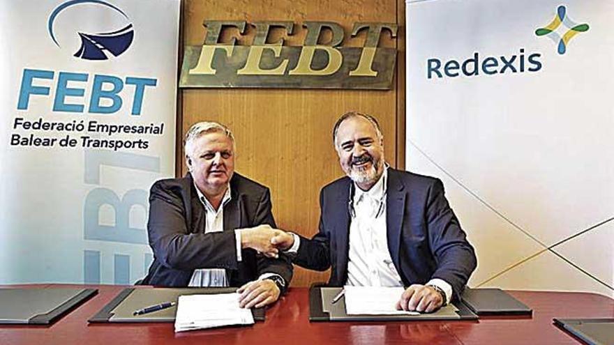 Rafael Roig y Miguel Mayrata, durante la firma del acuerdo.