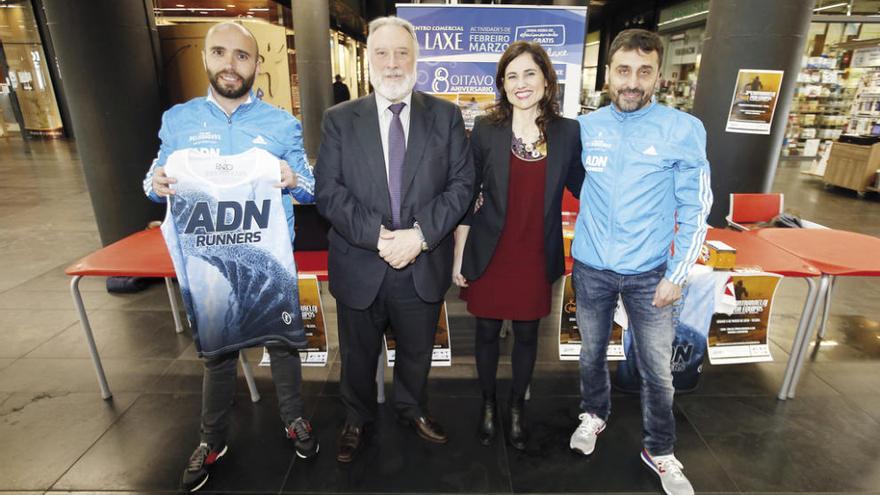 Telmo Rodríguez, Enrique López Veiga, Susana Fernández y Carlos Adán, ayer en A Laxe. // Marta G. Brea