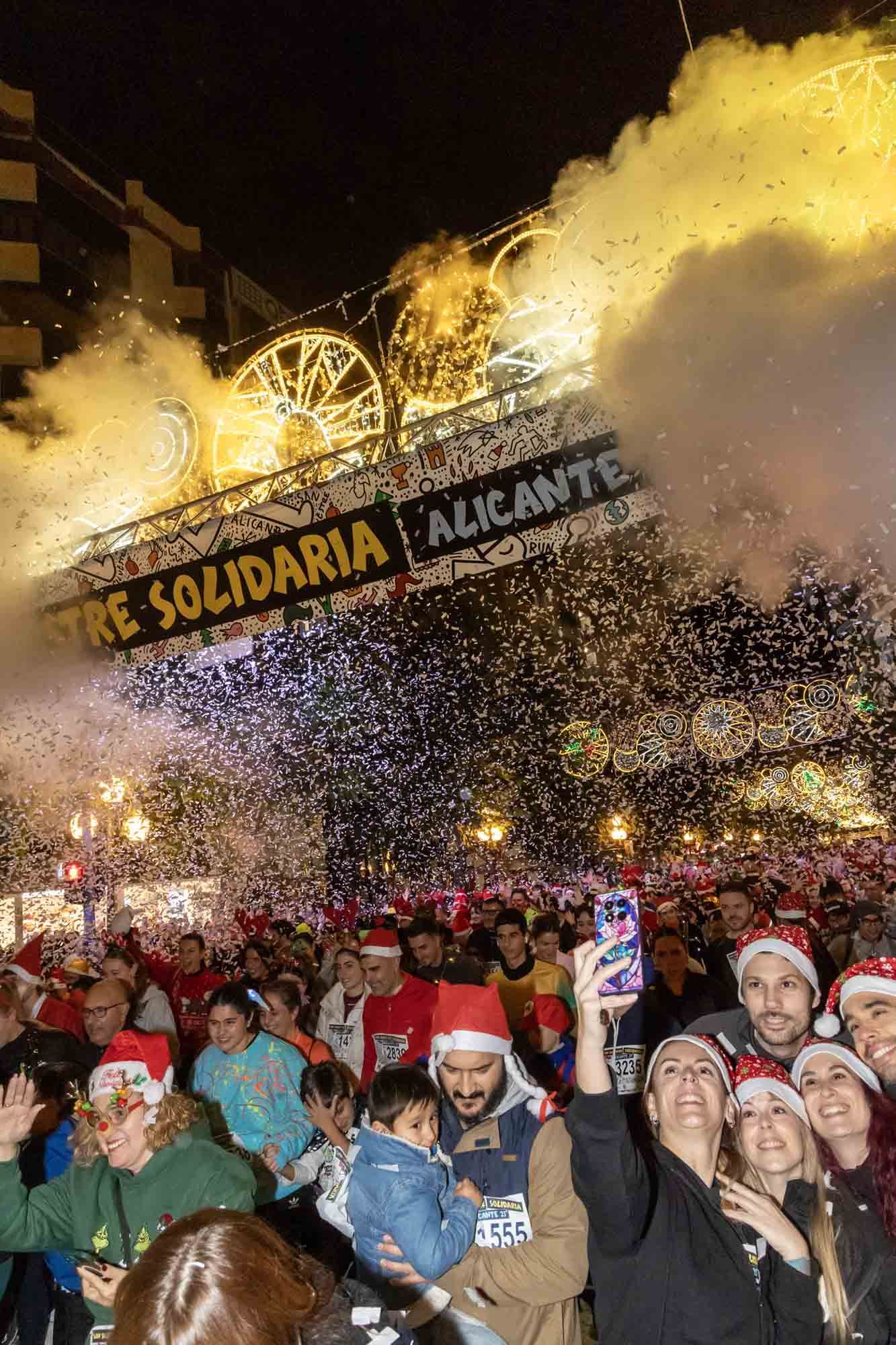 La San Silvestre de Alicante llena de colorido la ciudad
