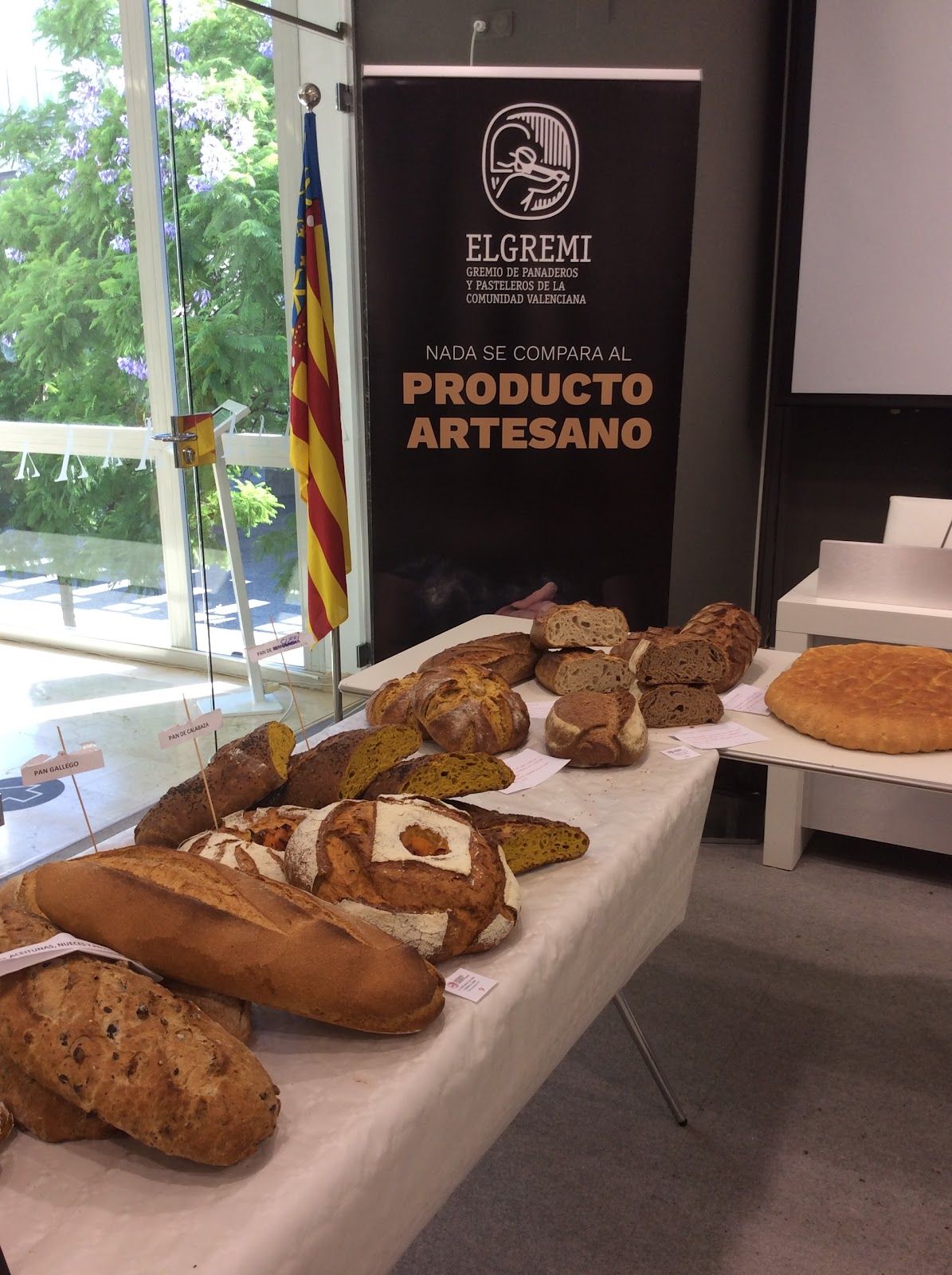Juan José Rausell: 'El pan, pan, sólo se puede encontrar en el horno de  barrio'