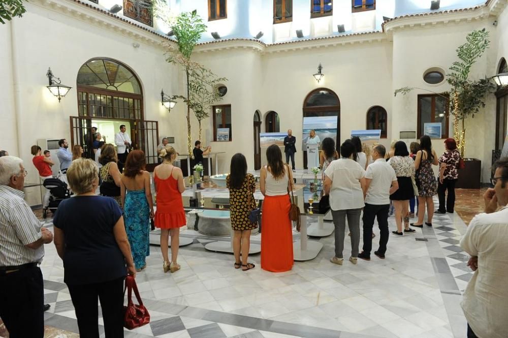 Exposición 'Aguas y mares' de Cristóbal Pérez