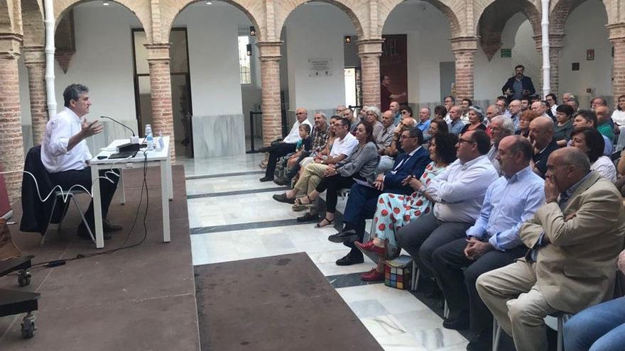 Guillermo Fesser, durante la charla de este jueves en Vélez.