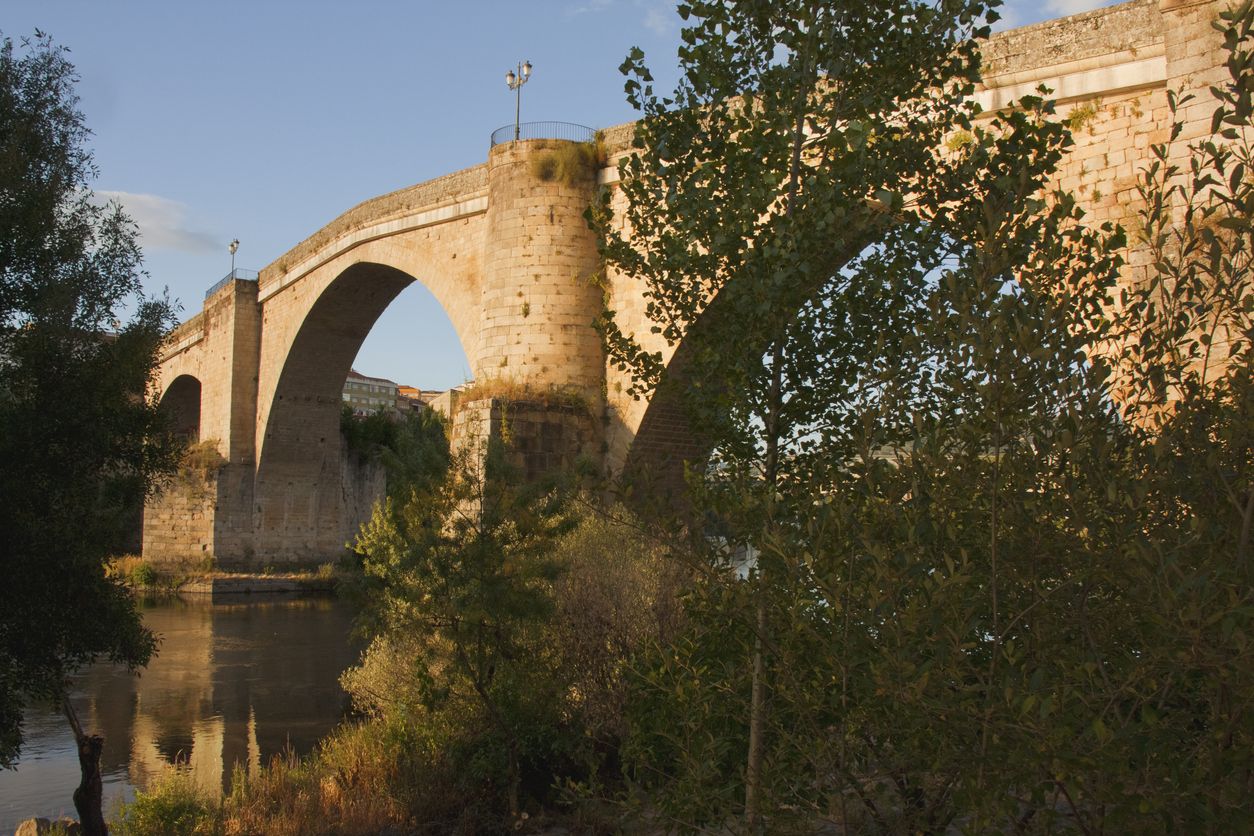 La Hispania romana estaba dividida en provincias, las cuales estaban subdivididas en municipios y conventus