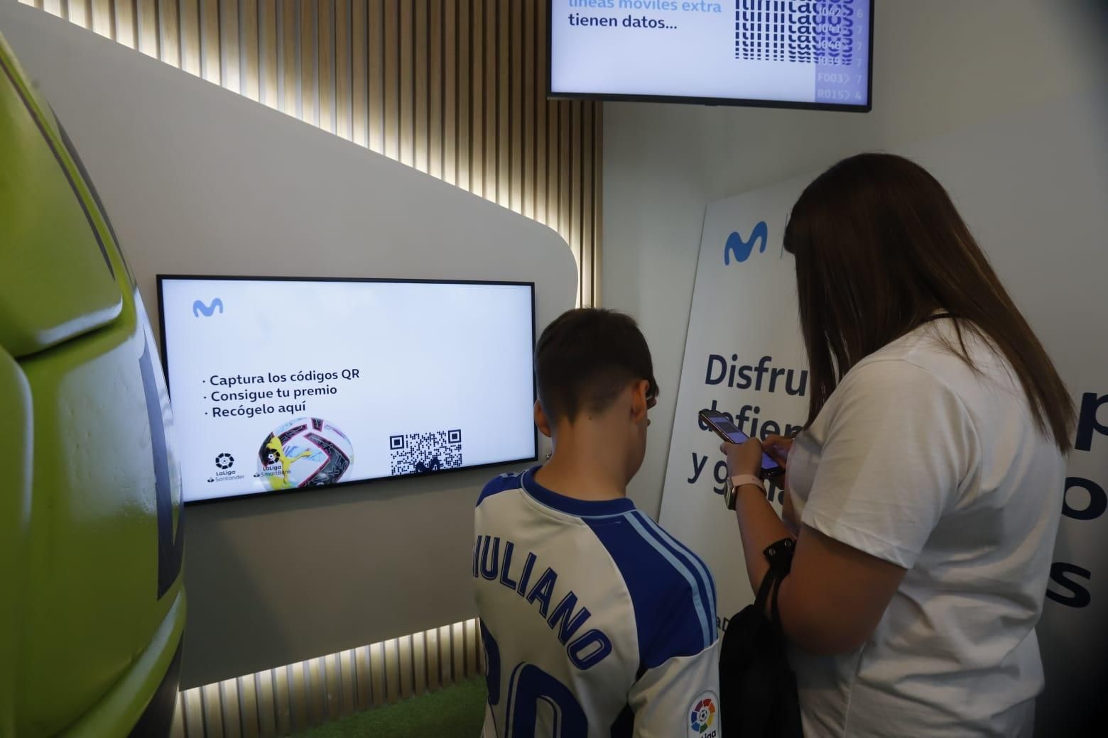 Así es la nueva tienda interactiva de Movistar en Zaragoza