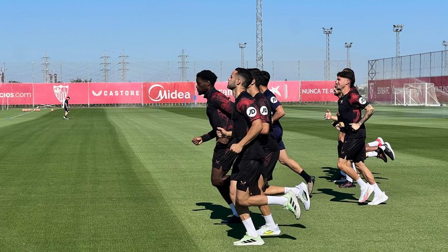 El Sevilla respira tras la salvación y entrena sin la presión del descenso