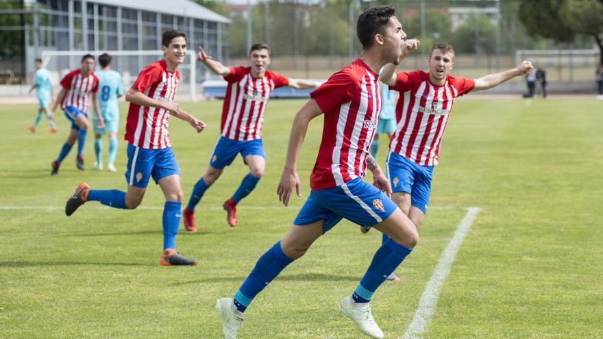 Los juveniles del Sporting celebrando un gol ante el Barcelona.