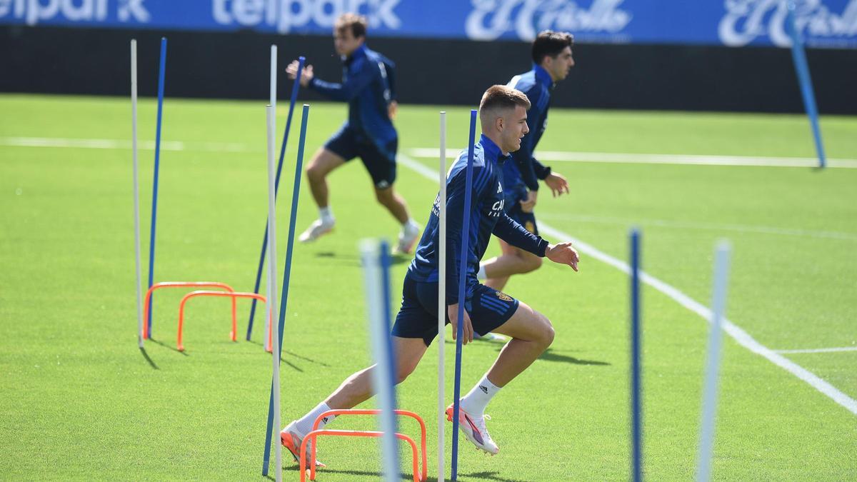 Bazdar, en un entrenamiento del Zaragoza en La Romareda.