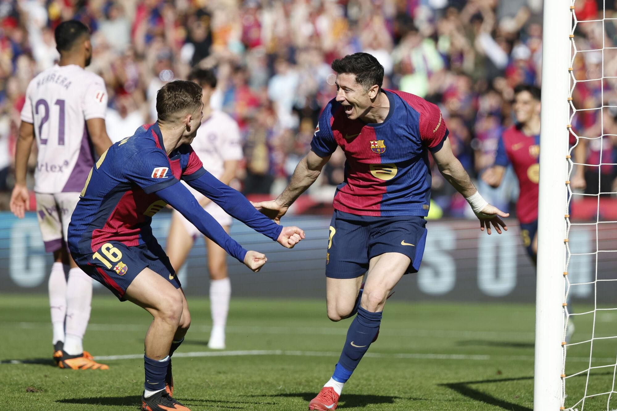 Barcelona's Robert Lewandowski, right, celebrates with Barcelona's Fermin Lopez after scoring during a Spanish La Liga soccer match between Barcelona and Girona in Barcelona, Spain, Sunday, March 30, 2025. (AP Photo/Joan Monfort) Associated Press / LaPresse Only italy and Spain. EDITORIAL USE ONLY/ONLY ITALY AND SPAIN