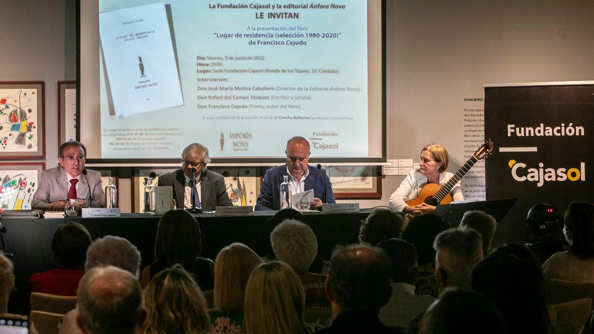 Momento de la presentación del libro de poemas.