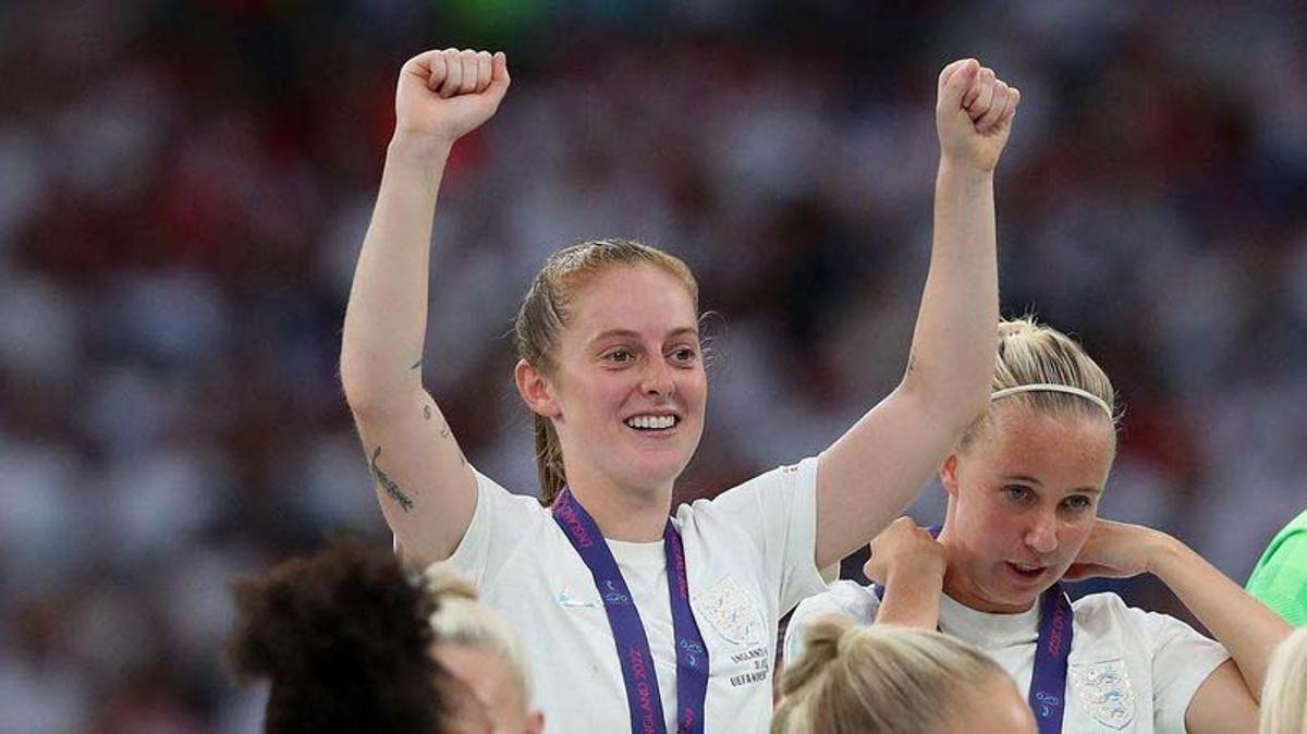 Keira Walsh celebrando la victoria con Inglaterra