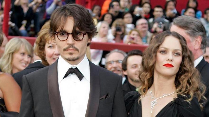 Vanessa Paradis y la hija de Johnny Depp salen en su defensa