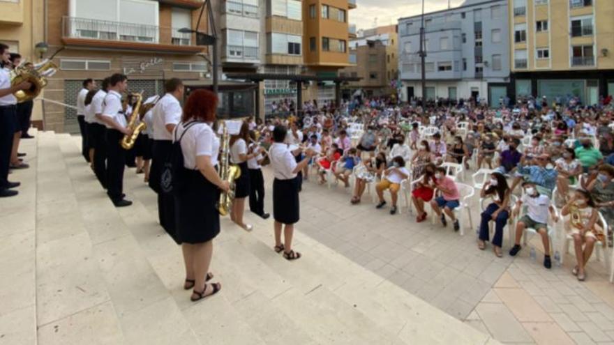 La localidad homenajeó, con el pregón, a las entidades musicales y de danza de Torreblanca.