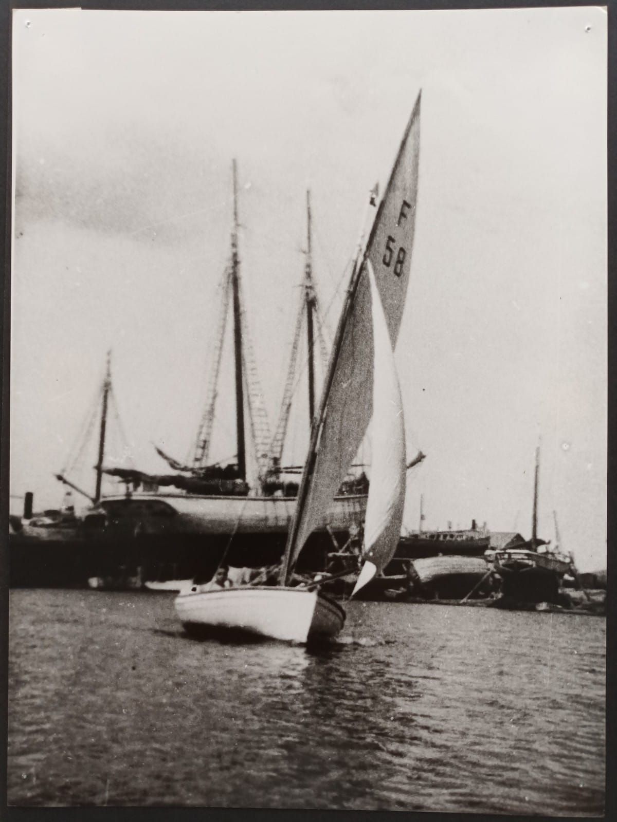 Imagen tomada en los años 30 de una embarcación.